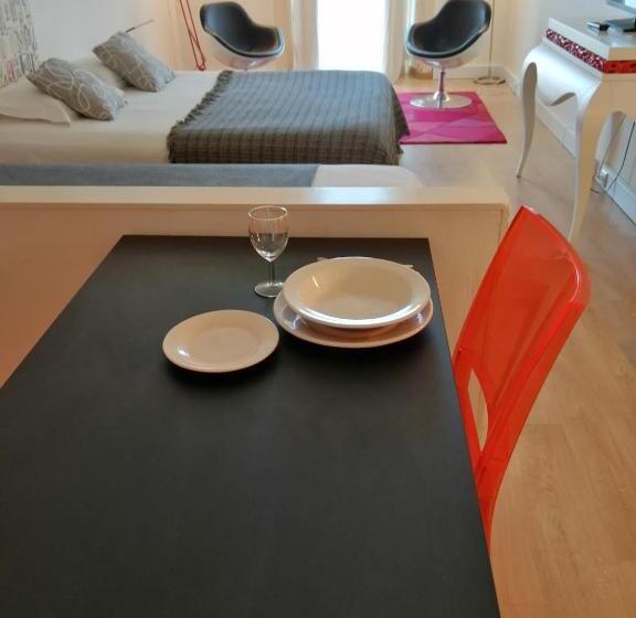 استودیو استاندارد با تخت کینگ, Evora Inn