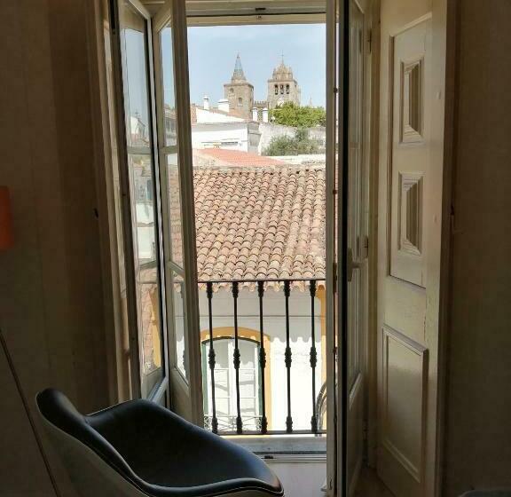 اتاق راحتی, Evora Inn