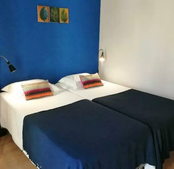 اتاق راحتی, Evora Inn