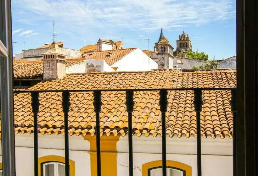 سوییت, Evora Inn