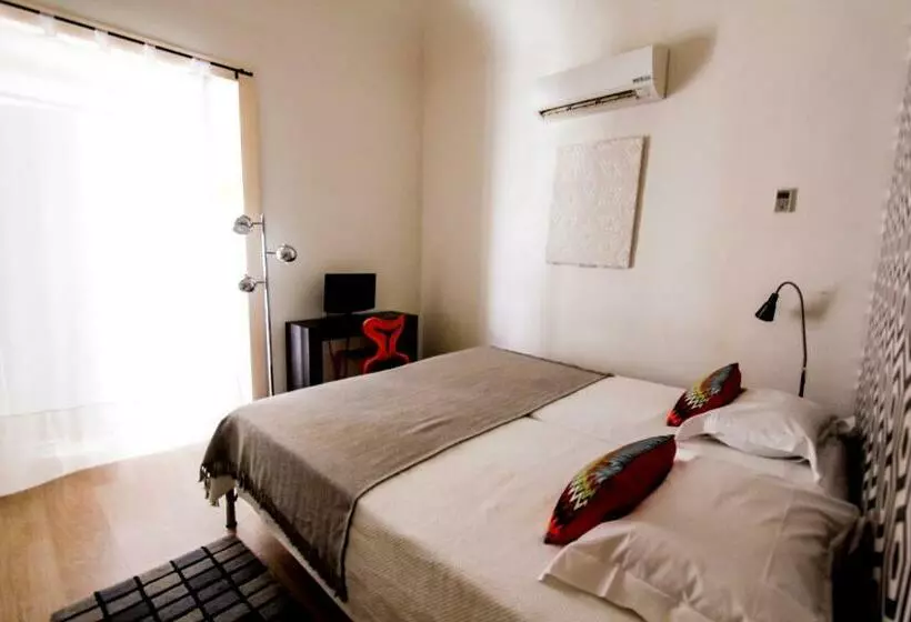 اتاق راحتی, Evora Inn