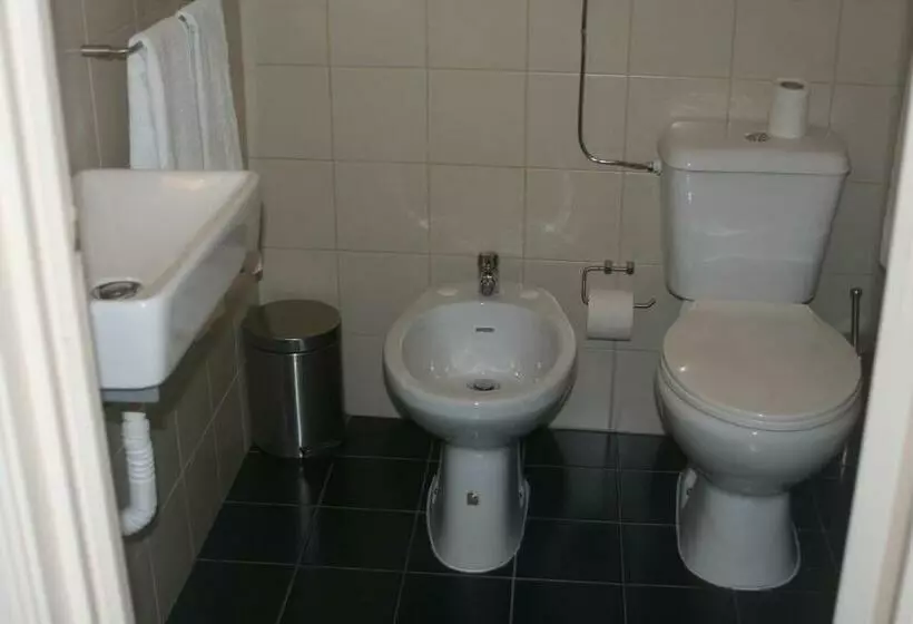 سوییت, Evora Inn