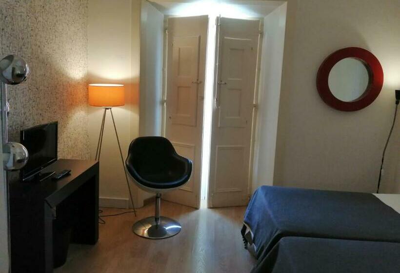 اتاق راحتی, Evora Inn