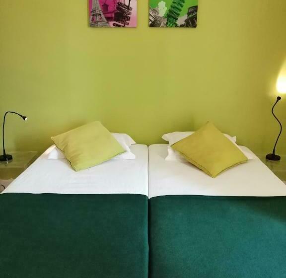 اتاق راحتی, Evora Inn