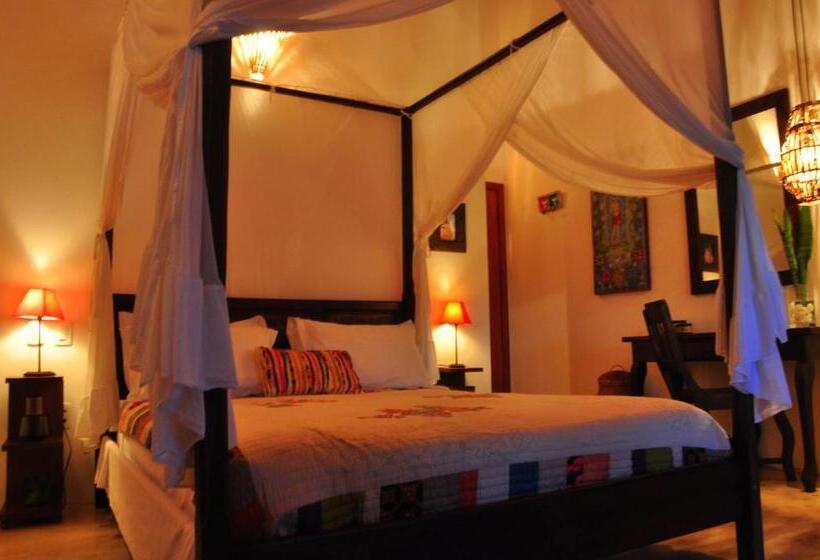 プールビュースタンダードルーム, Guest House Villa 2 Santos