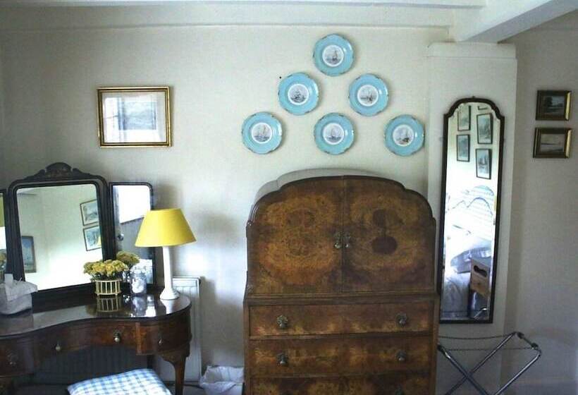 バス共有のスタンダードルーム, Stone House