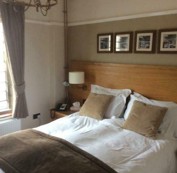 חדר משפחתי, The New Inn