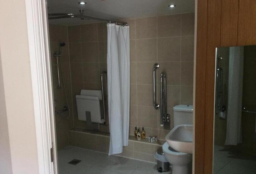 חדר סטנדרט מותאם לאדם עם מוגבלויות, The New Inn