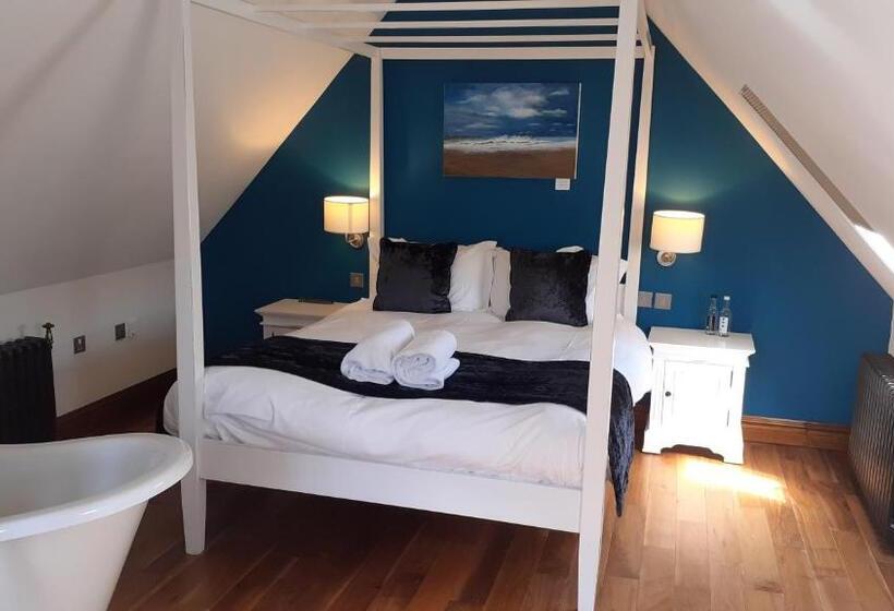 סוויטת ג'וניור, The New Inn