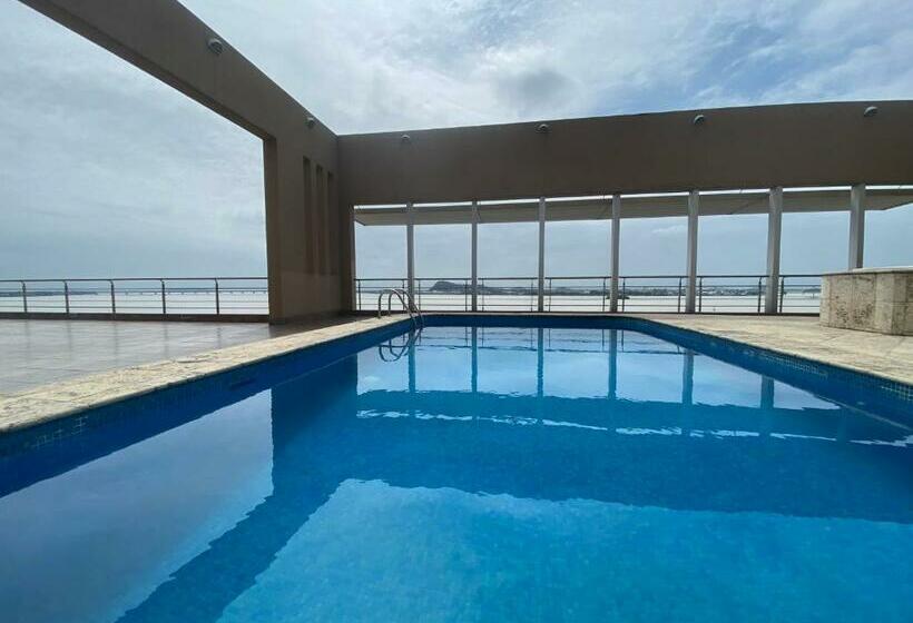 침실 3개 아파트, 200 M2   Puerto Santa Ana   3 Habitaciones