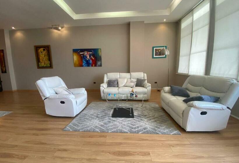 Апартаменты 3 Спальни, 200 M2   Puerto Santa Ana   3 Habitaciones