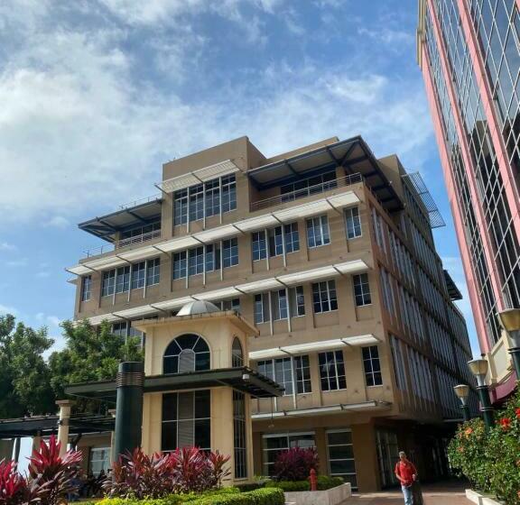 침실 3개 아파트, 200 M2   Puerto Santa Ana   3 Habitaciones