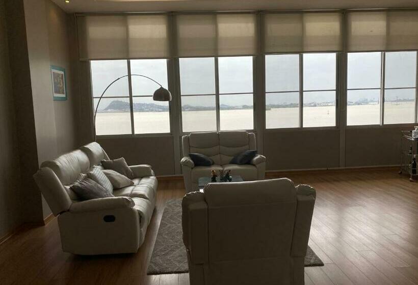 Апартаменты 3 Спальни, 200 M2   Puerto Santa Ana   3 Habitaciones