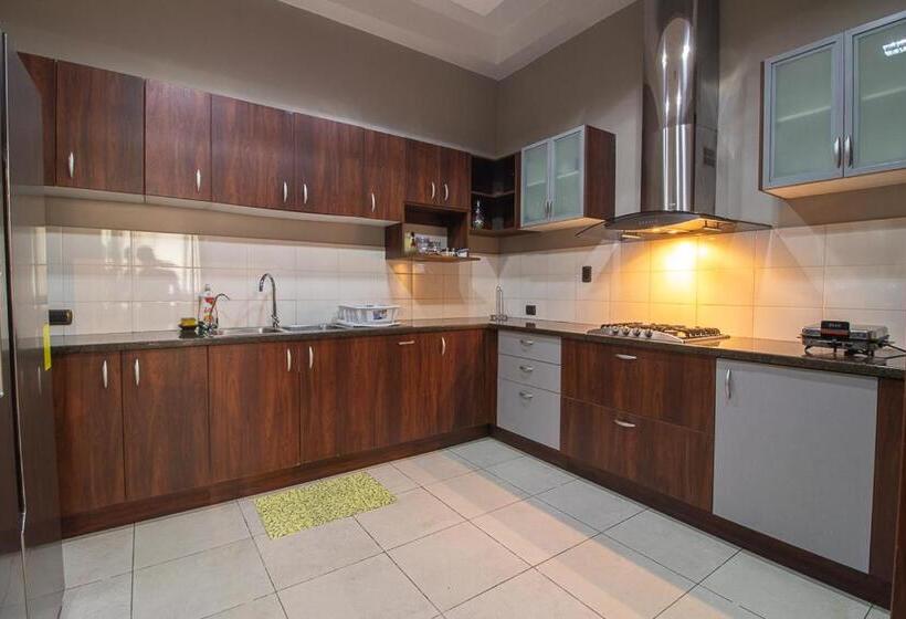 침실 3개 아파트, 200 M2   Puerto Santa Ana   3 Habitaciones