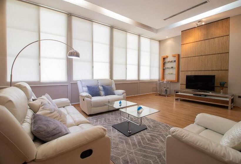 Апартаменты 3 Спальни, 200 M2   Puerto Santa Ana   3 Habitaciones