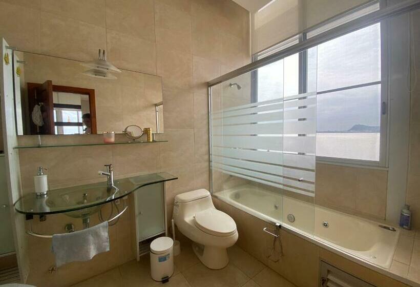 침실 3개 아파트, 200 M2   Puerto Santa Ana   3 Habitaciones