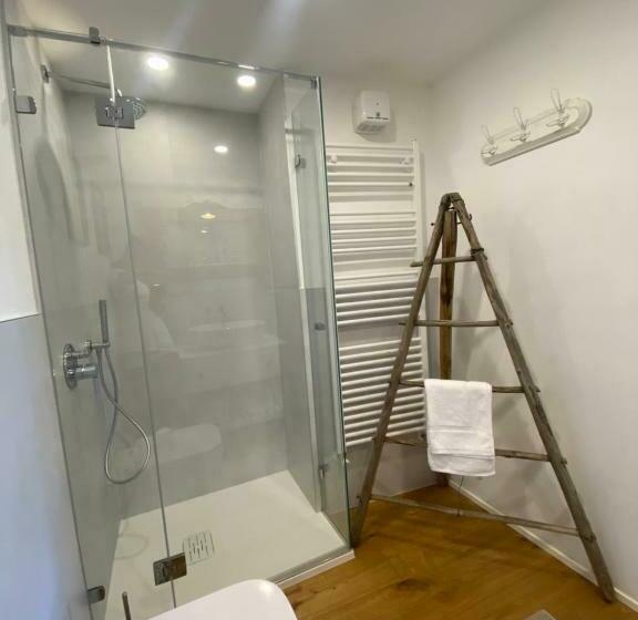 غرفة ديلوكس, Pedegagia