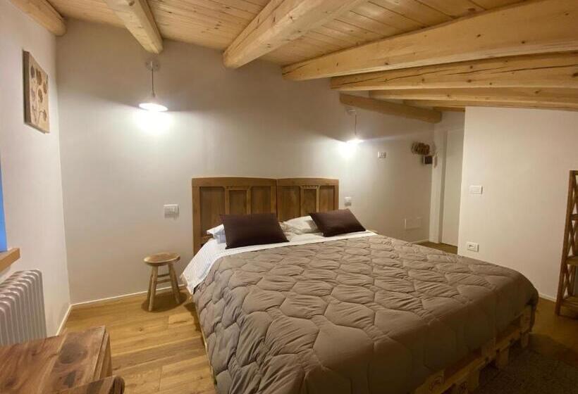 غرفة دور أخير, Pedegagia