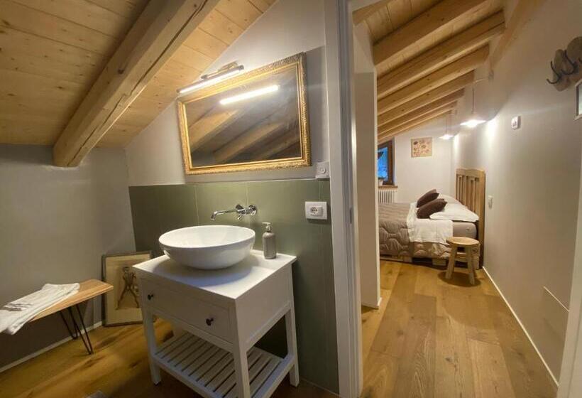 غرفة دور أخير, Pedegagia