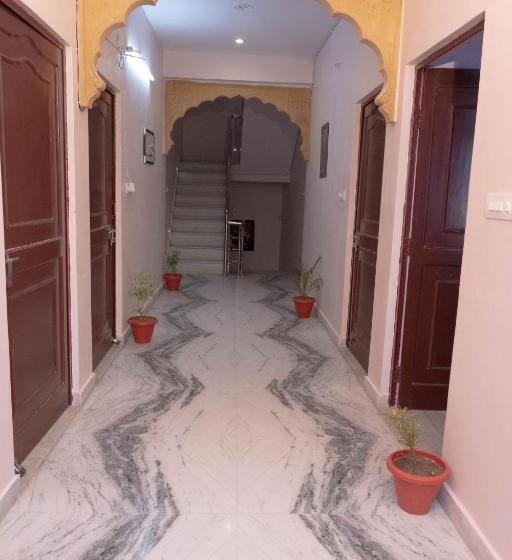 חדר משפחתי נוף להרים, The New View