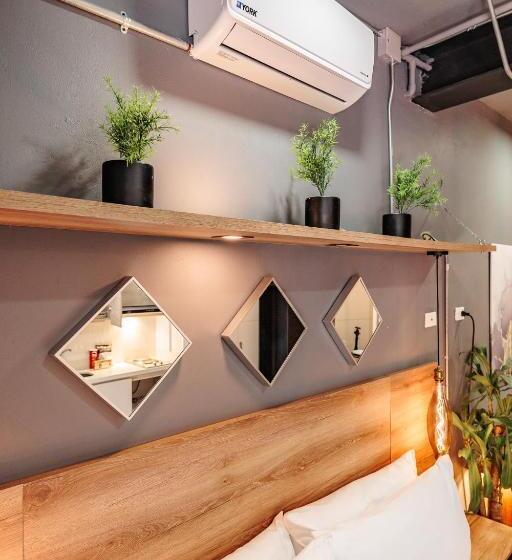 شقة غرفة واحدة, One Laureles