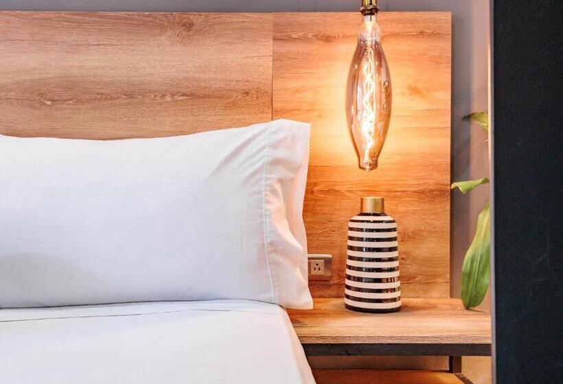 شقة غرفة واحدة, One Laureles