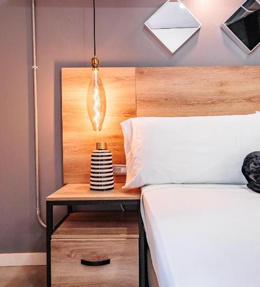 شقة غرفة واحدة, One Laureles