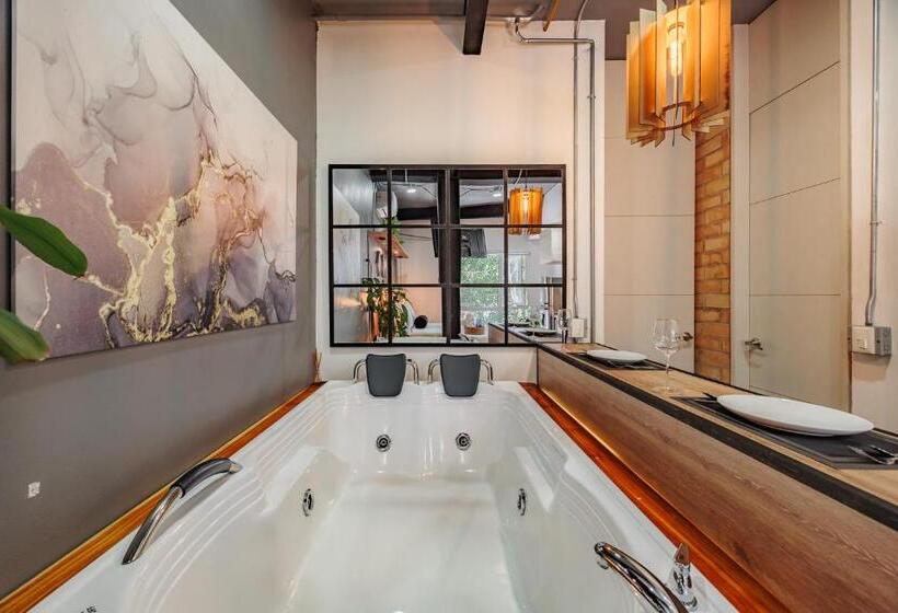 شقة غرفة واحدة, One Laureles