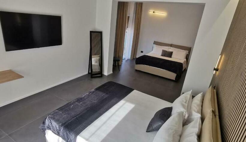 带海景标准四人间, Sicily Milazzo Seafront Rooms