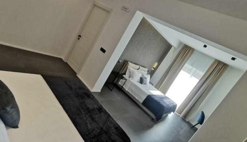 带海景标准四人间, Sicily Milazzo Seafront Rooms