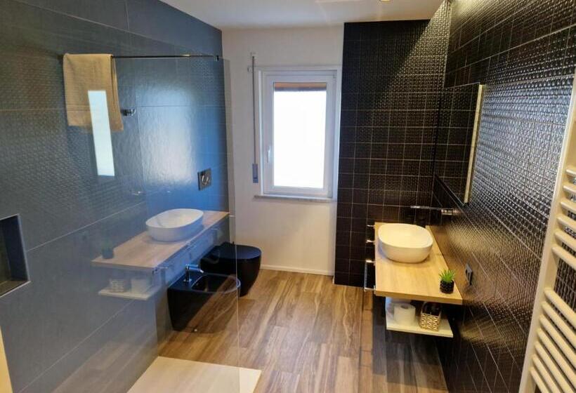 带海景标准四人间, Sicily Milazzo Seafront Rooms