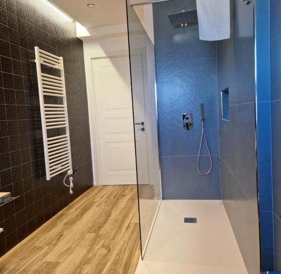 带海景标准四人间, Sicily Milazzo Seafront Rooms