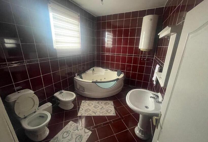 اتاق استاندارد با سرویس بهداشتی مشترک, Stan Na Dan Kod Sase