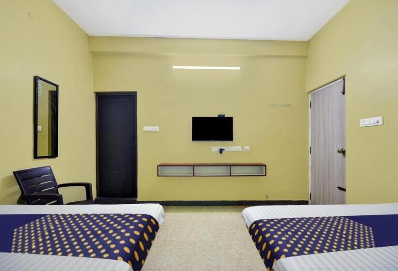 三人经典房间, Spot On Hotel Anand Lodge