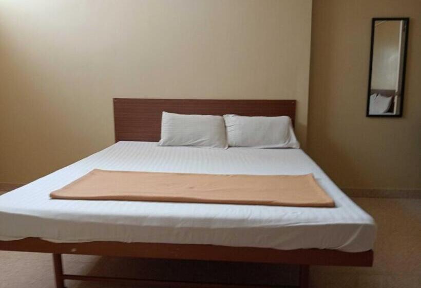 三人经典房间, Spot On Hotel Anand Lodge