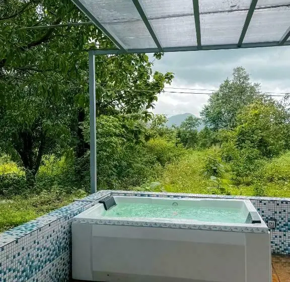 スタンダードルーム, Teak Resort Karjat