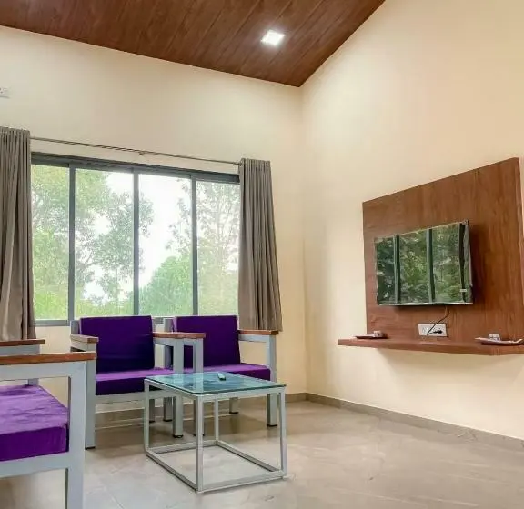 ２ベッドスイートルーム, Teak Resort Karjat
