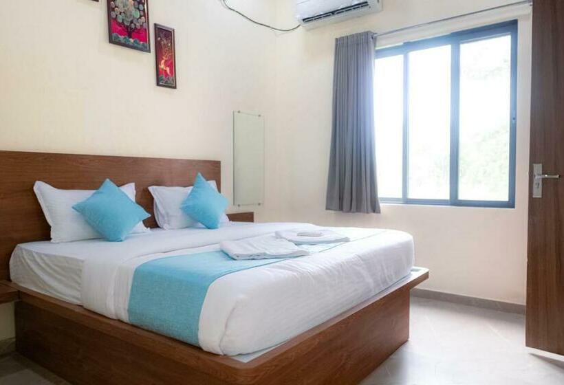 带2个卧室的套房, Teak Resort Karjat