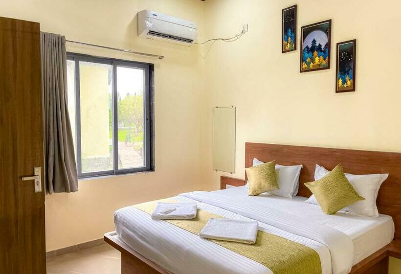 带2个卧室的套房, Teak Resort Karjat