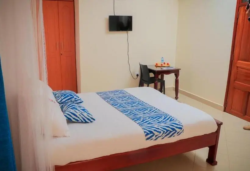 اتاق لوکس با بالکن, Jatheo Hotel Rwentondo