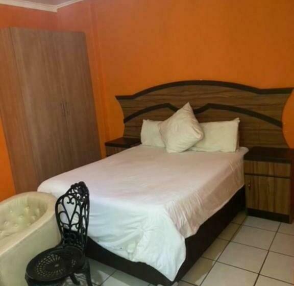 Quarto Estandar, The Dawn Emmaric Lodge