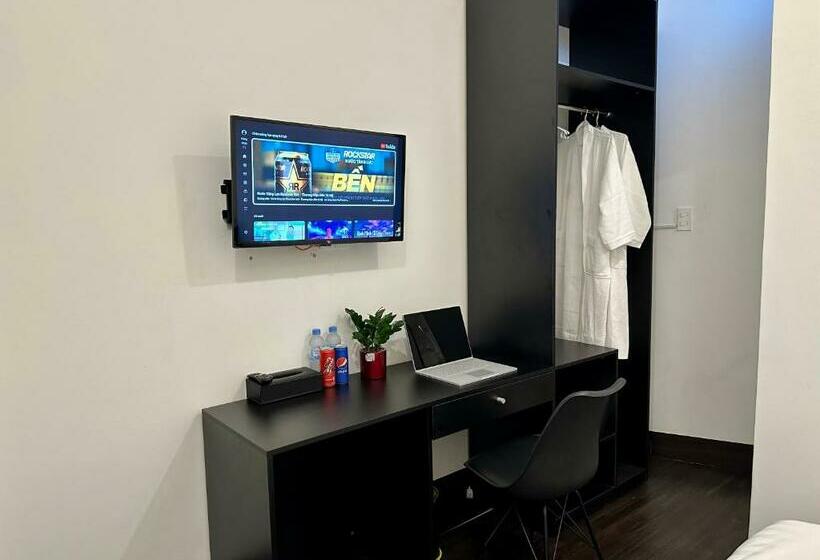 اتاق لوکس, Victoria Hotel Netflix Free