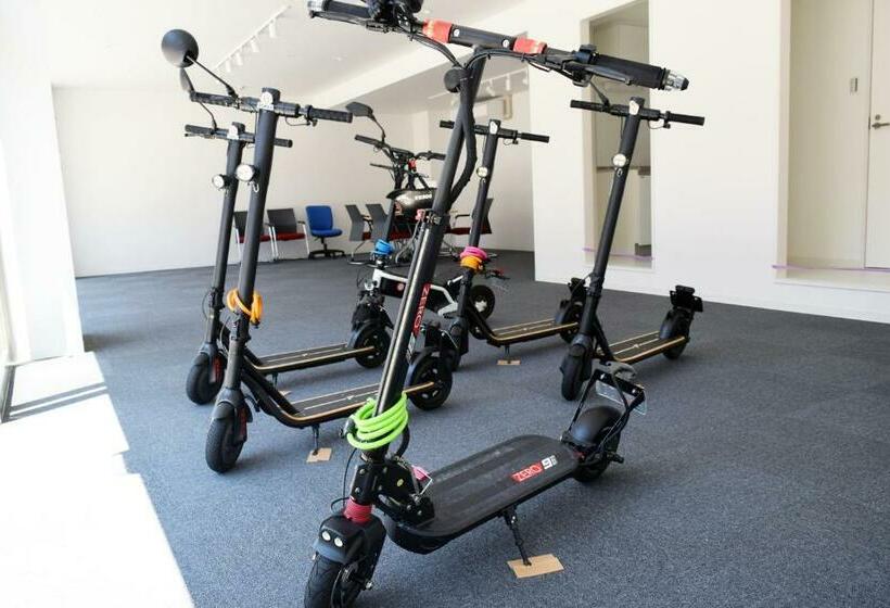 اتاق خانوادگی, Center Point In Kanazawa