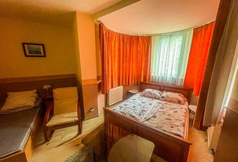 Quarto Triplo Comfort, Mátyás Vendégház Siófok