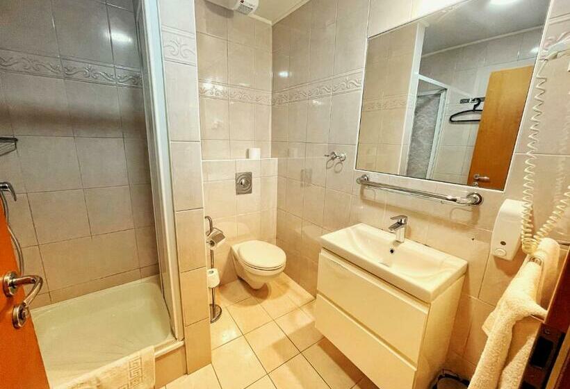 اتاق استاندارد با بالکن, Alkotmány Vendégház