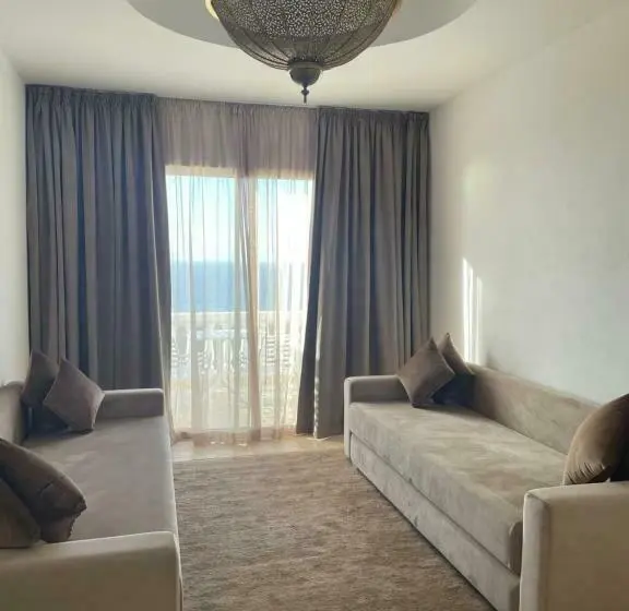 Perhehuone Merinäkymä, Villa La Falaise