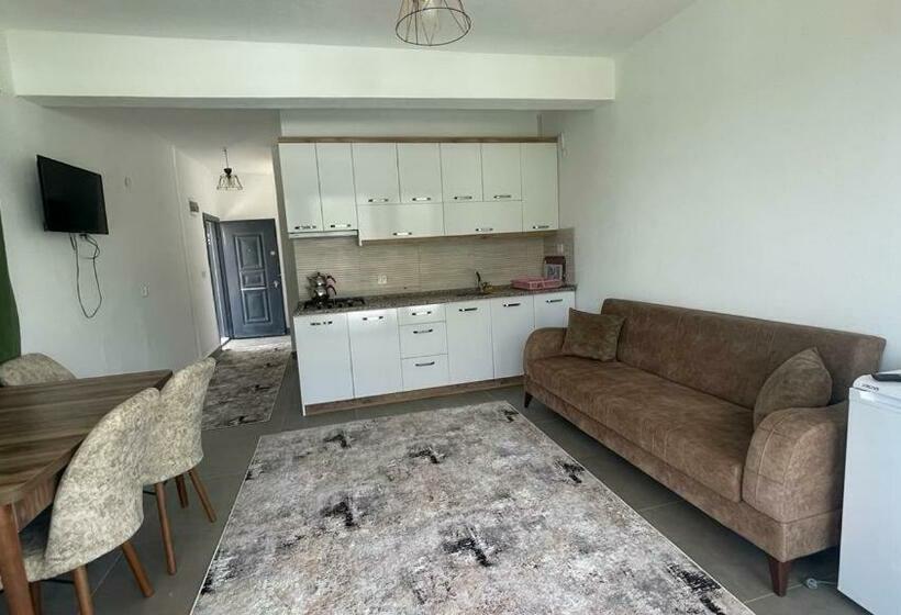 سوئیت با بالکن, öz Akdeniz Apart