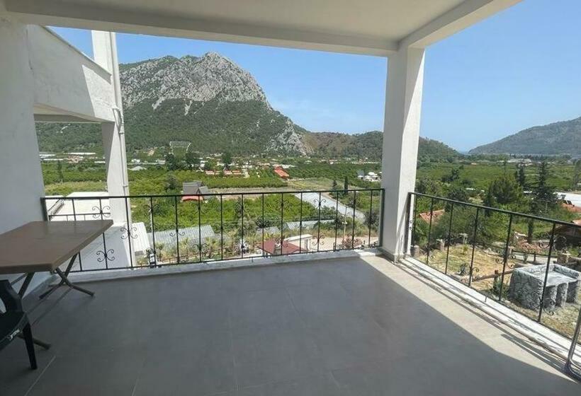 سوئیت با بالکن, öz Akdeniz Apart