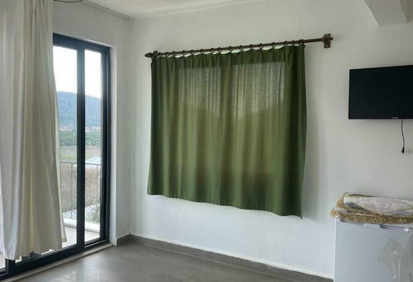 سوئیت با بالکن, öz Akdeniz Apart