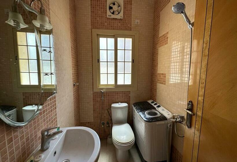 주니어 스위트, Mnarat Al Madina